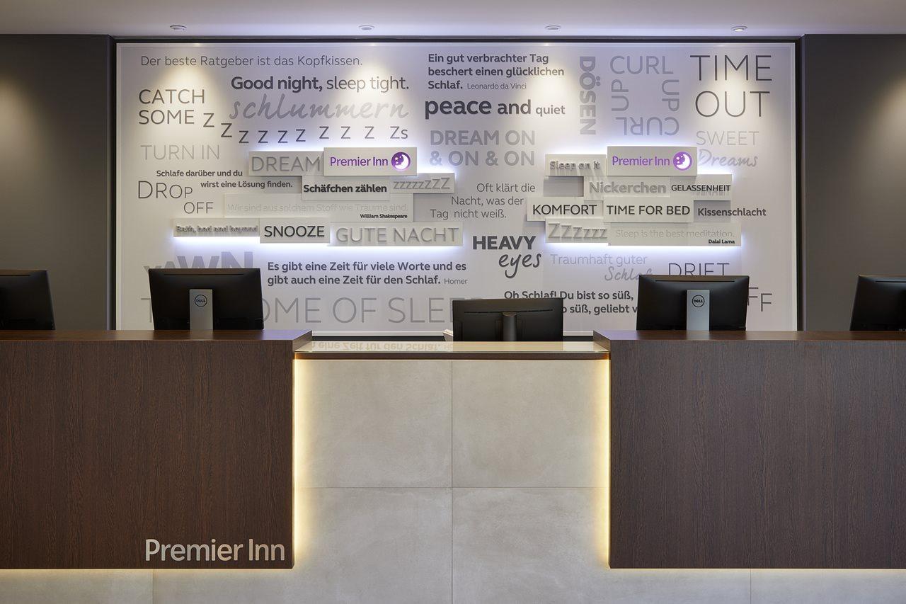 Premier Inn Hamburg City Exterior photo